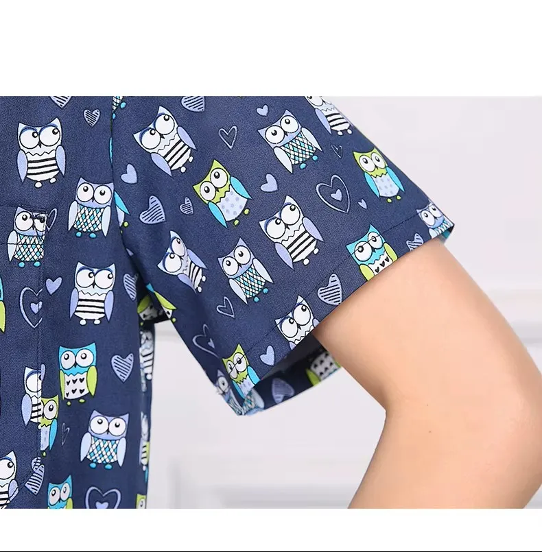 Uniforme de enfermería con estampado de damasco elegante