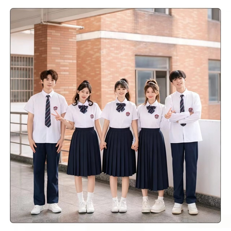 Uniforme escolar, estilo universitario, temporada de graduación de secundaria, encuentro deportivo de estudiantes de primaria y secundaria, actuación del coro, uniforme escolar