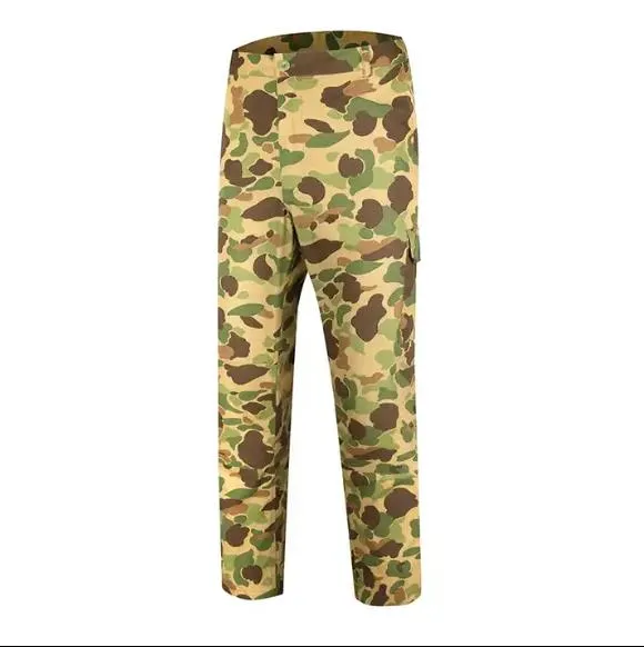 Uniforme Táctico de Combate de Alto Rendimiento en Diseño de Camuflaje Desértico - Detalle de Puños y Bolsillos