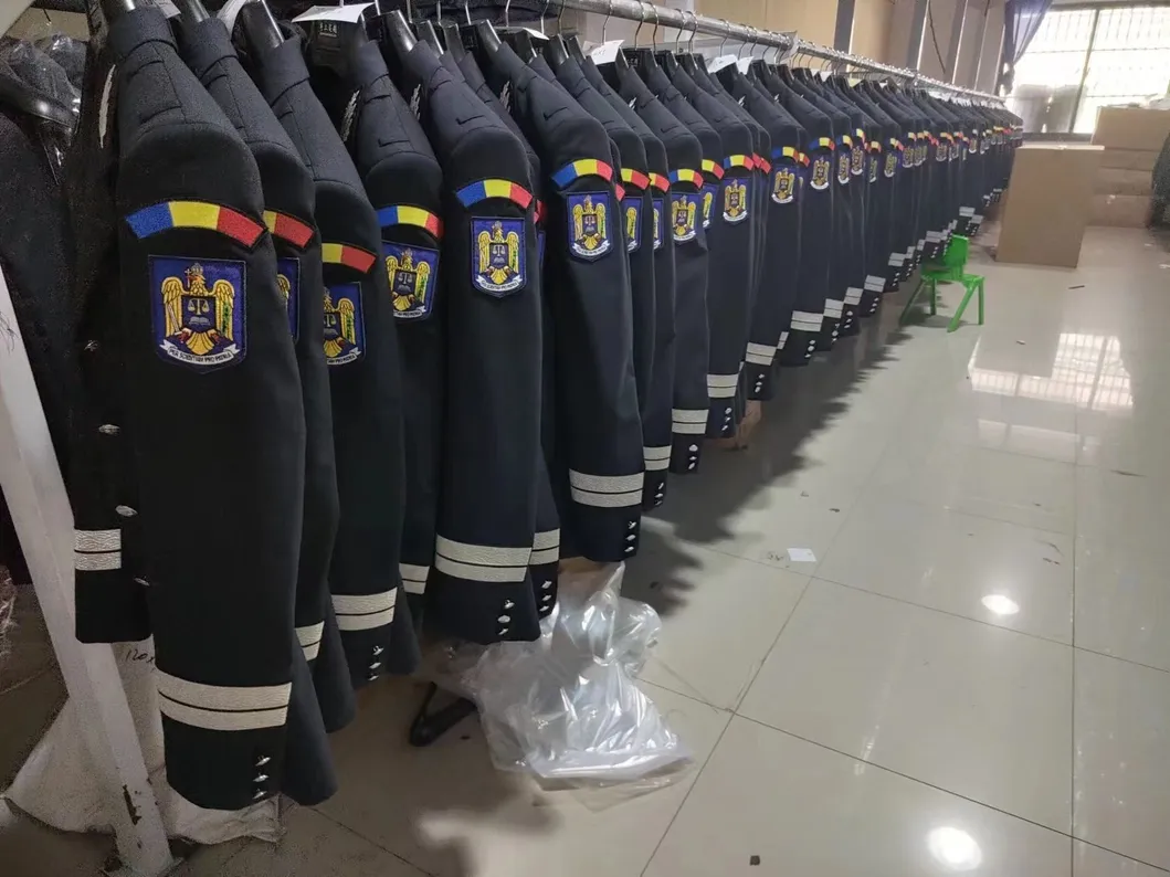 Presentación completa del uniforme de seguridad