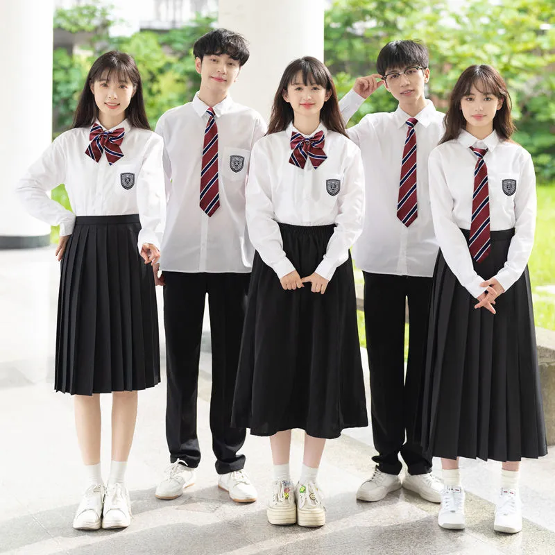 Uniformes escolares para estudiantes de primaria y secundaria
