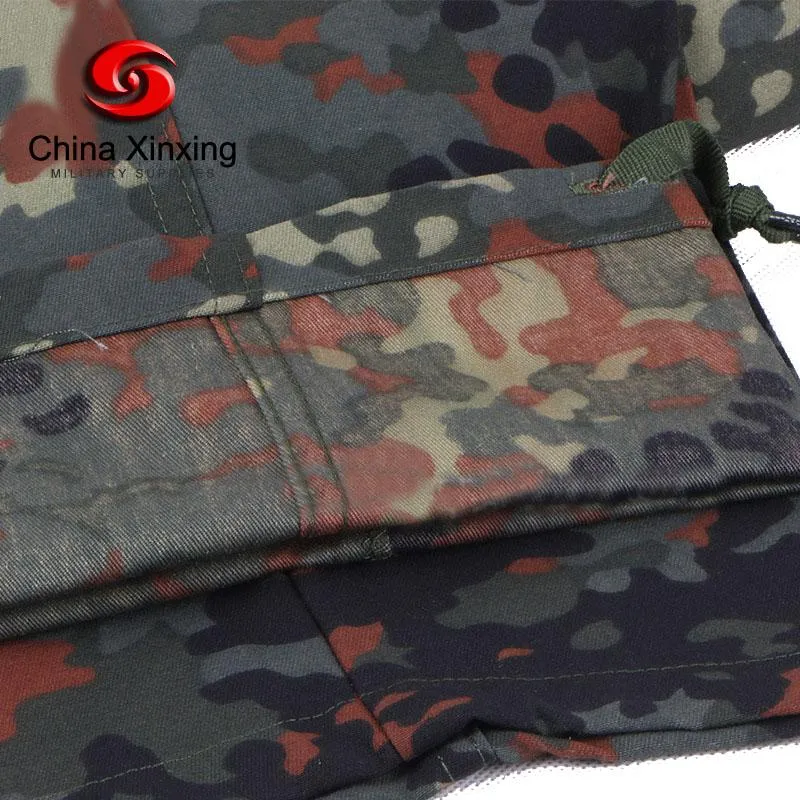 Detalle del uniforme táctico de camuflaje 3