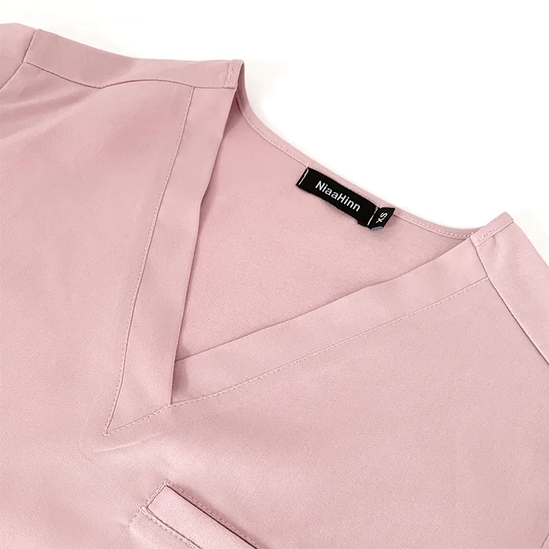 Detalle especificación de uniformes médicos 3