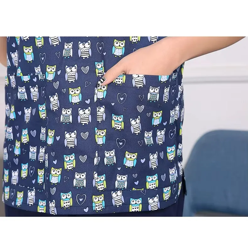 Uniforme de enfermería con estampado de damasco elegante