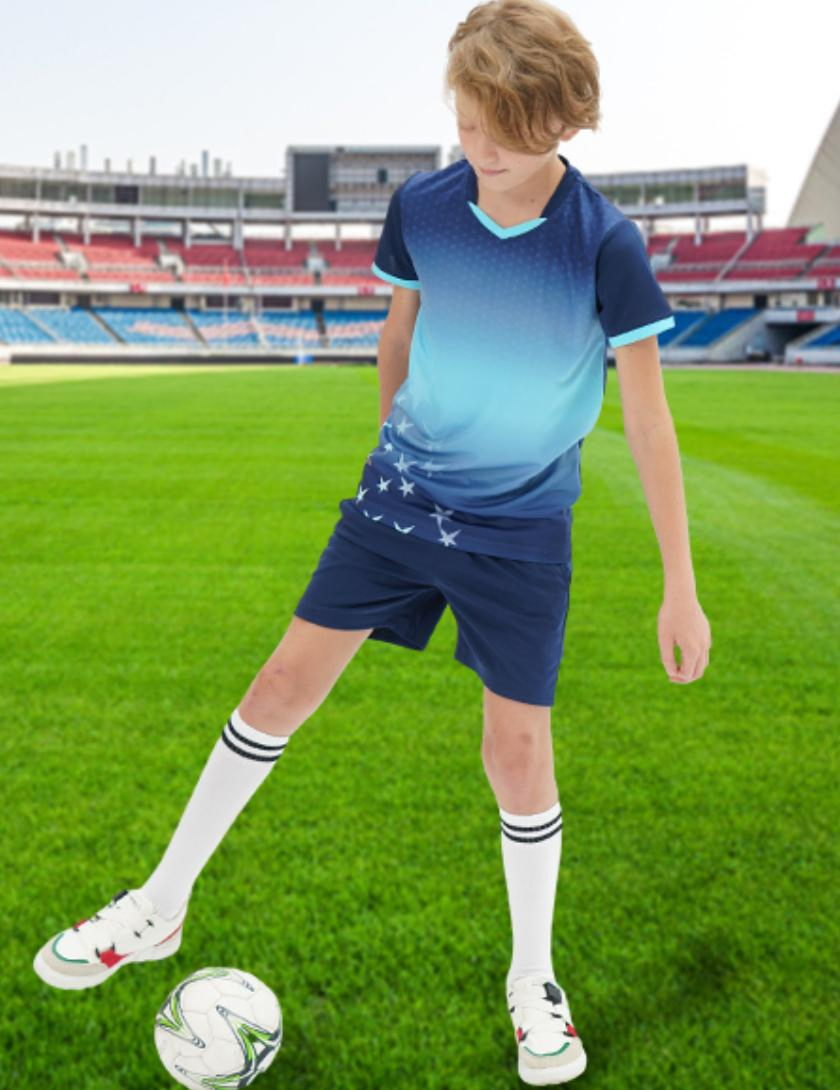 Conjunto de uniforme de camiseta deportiva de poliéster de cuello en V de manga corta y pantalones cortos con cintura elástica para niños 100%