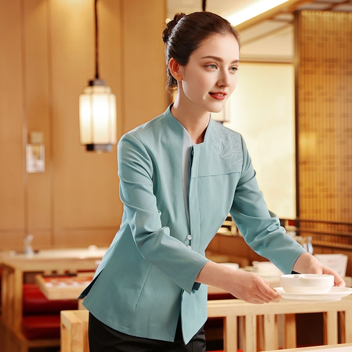 Uniformes de restaurante modernos y elegantes con características de diseño únicas