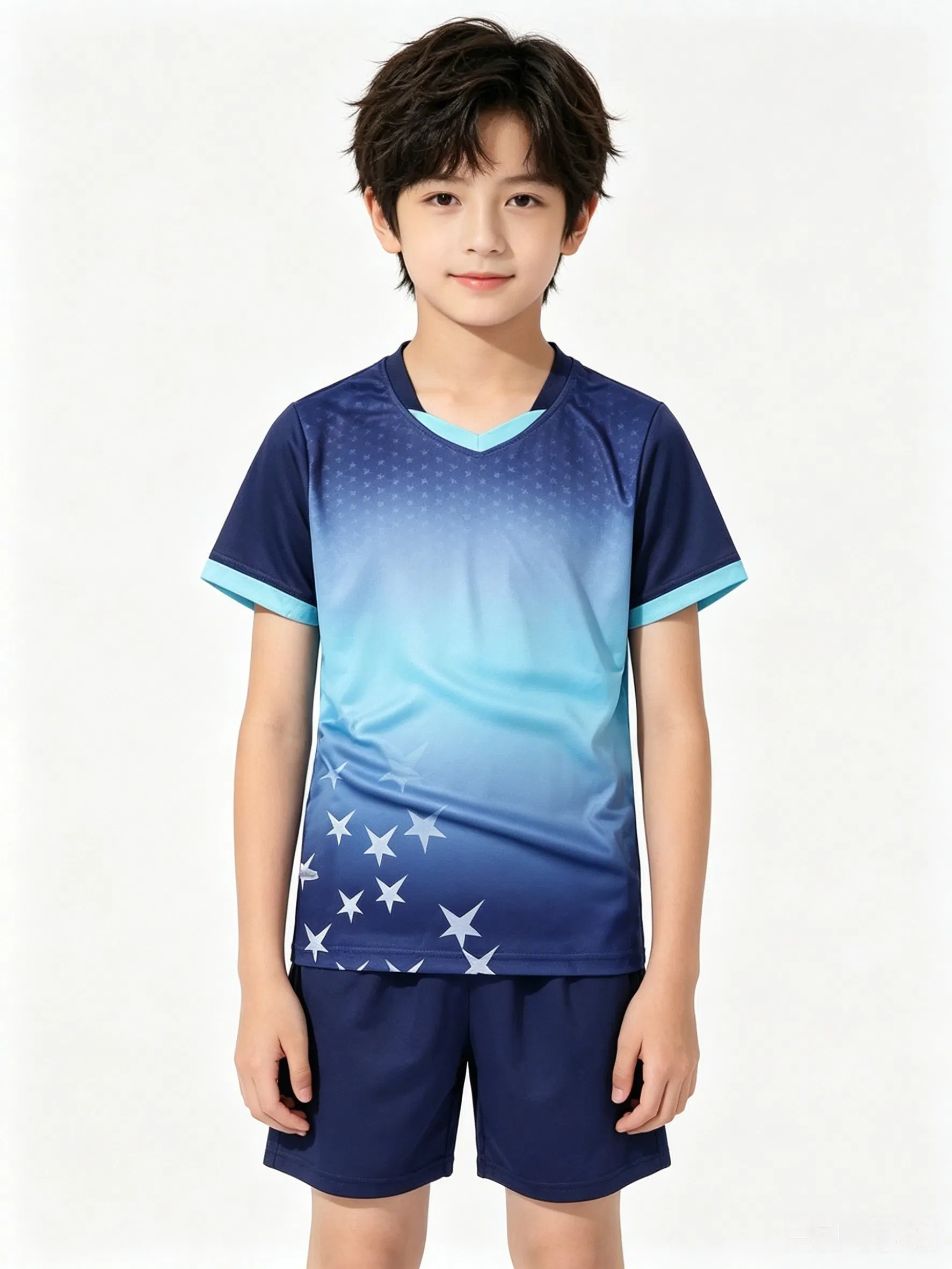 Conjunto de uniforme de camiseta deportiva de poliéster de cuello en V de manga corta y pantalones cortos con cintura elástica para niños 100%