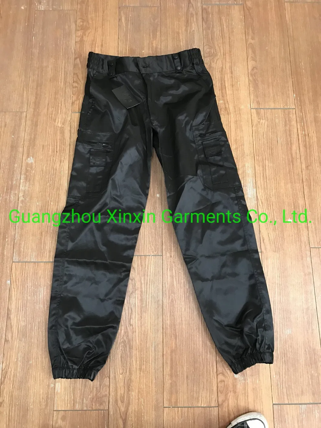 Detalle del uniforme de seguridad W1004