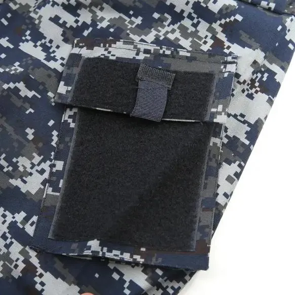 Uniforme táctico de camuflaje digital azul oscuro detalle 3