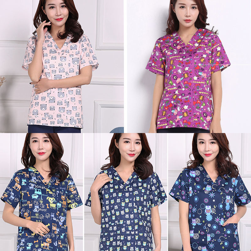 Uniforme de enfermería con estampado de damasco elegante para una apariencia sofisticada y profesional. Scrubs impresos para enfermería