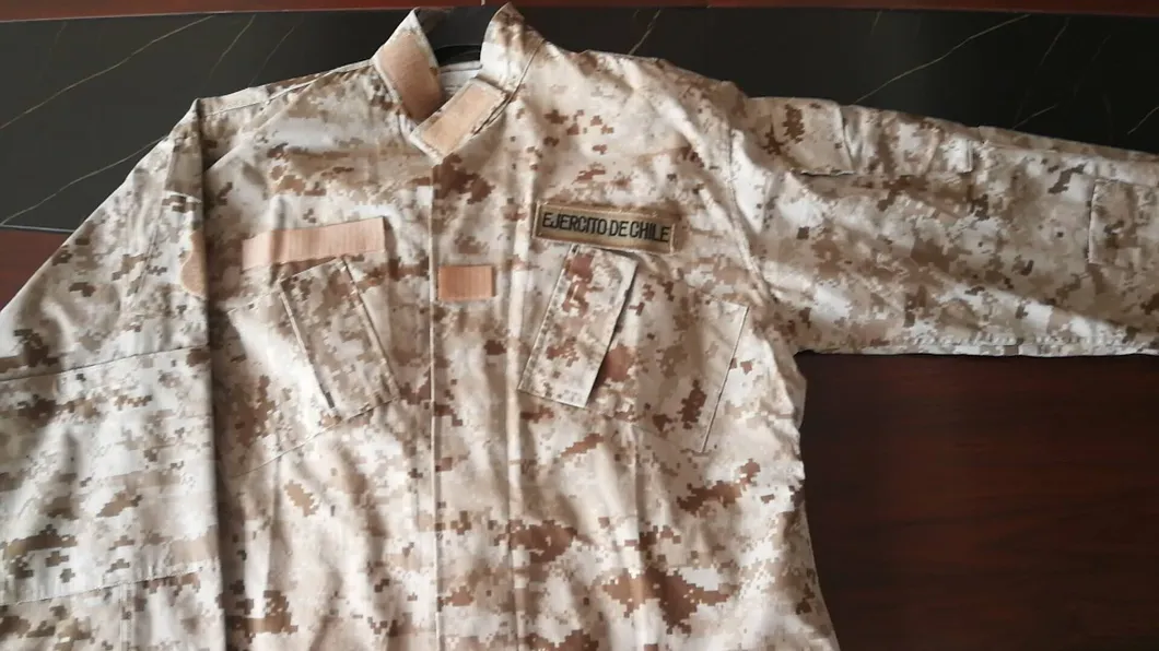 Guardia de Seguridad Trabajando en Combate Marina/Fuerzas Aéreas/Uniforme de Combate de Camuflaje de Campo Táctico
