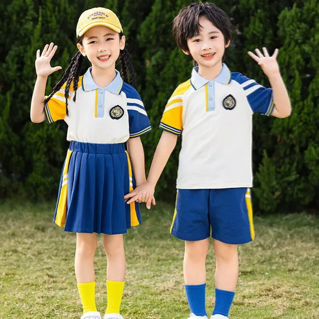 Estilo británico de uniforme escolar