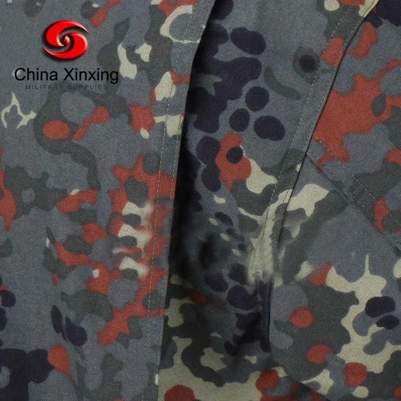 Detalle del uniforme táctico de camuflaje 2