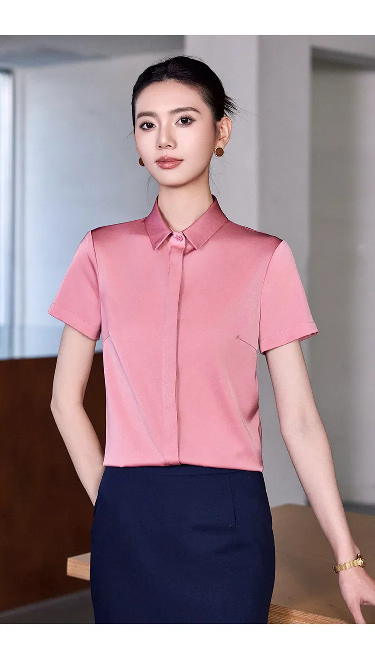 Uniforme elegante de hospitalidad 8