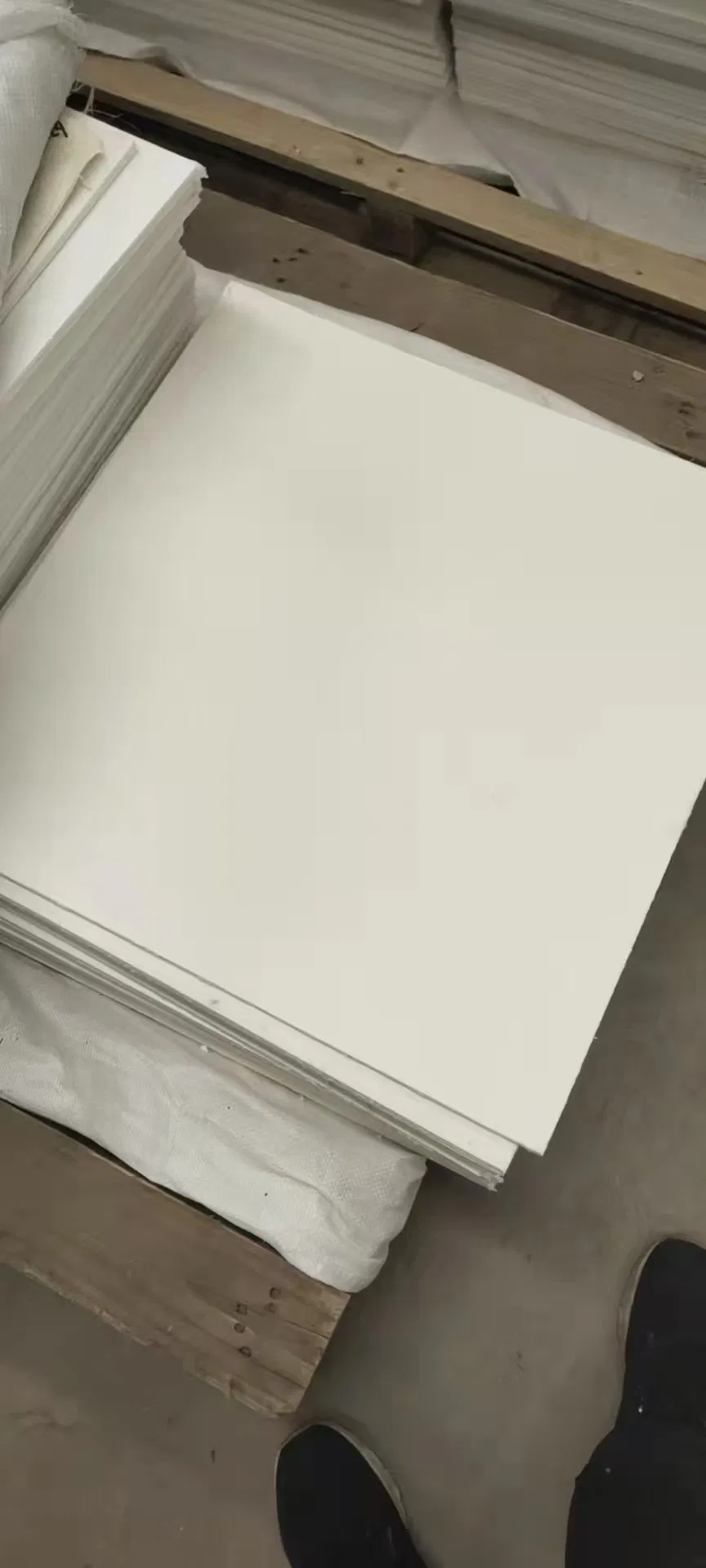 Low Price Fire Proof Resistant High Temperature Vacuum Formed Ceramic Fiber Board Building Material Ceramic Plate for Wood Stove