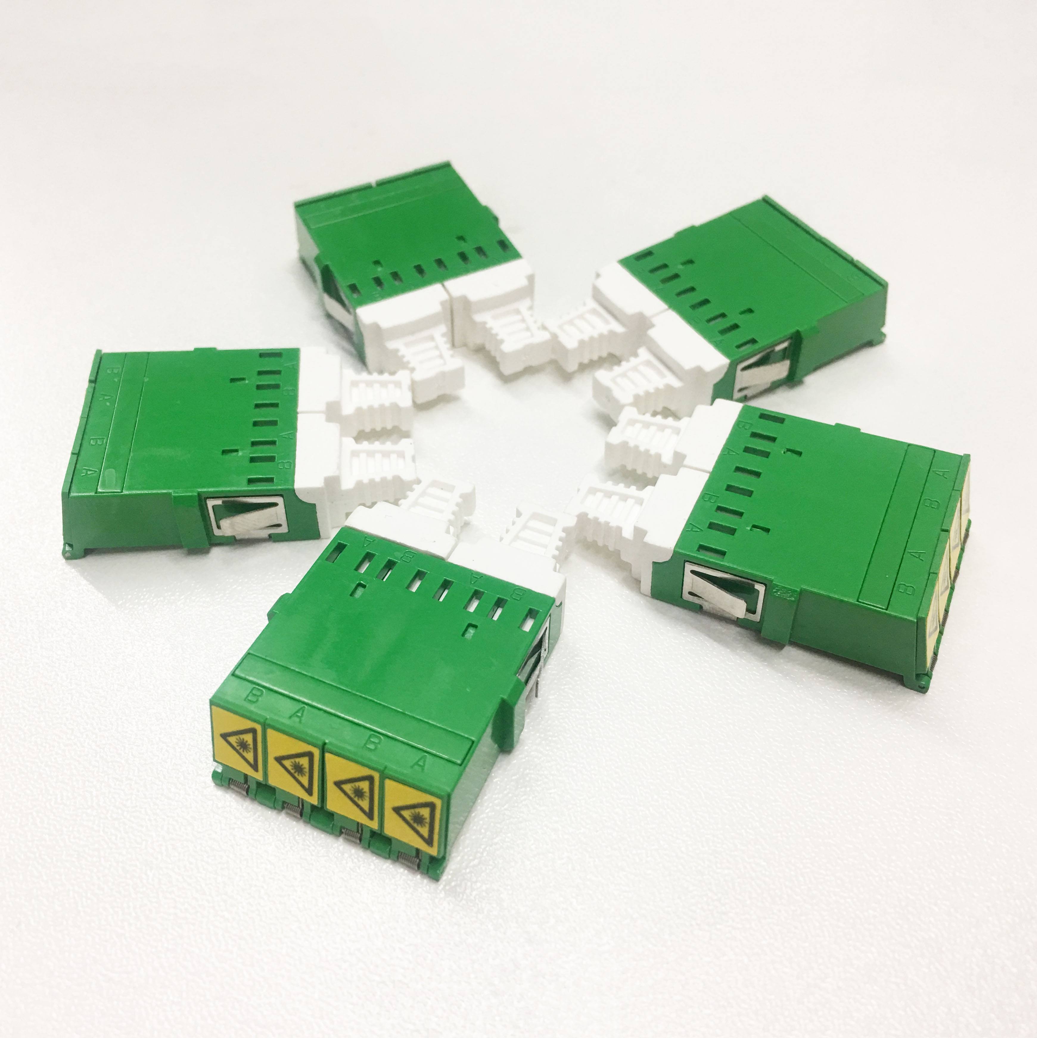 Cheap No-flange Auto Shutter Cap Green LC to LC APC Quad Fiber Optical Adapter Supplier, Factory