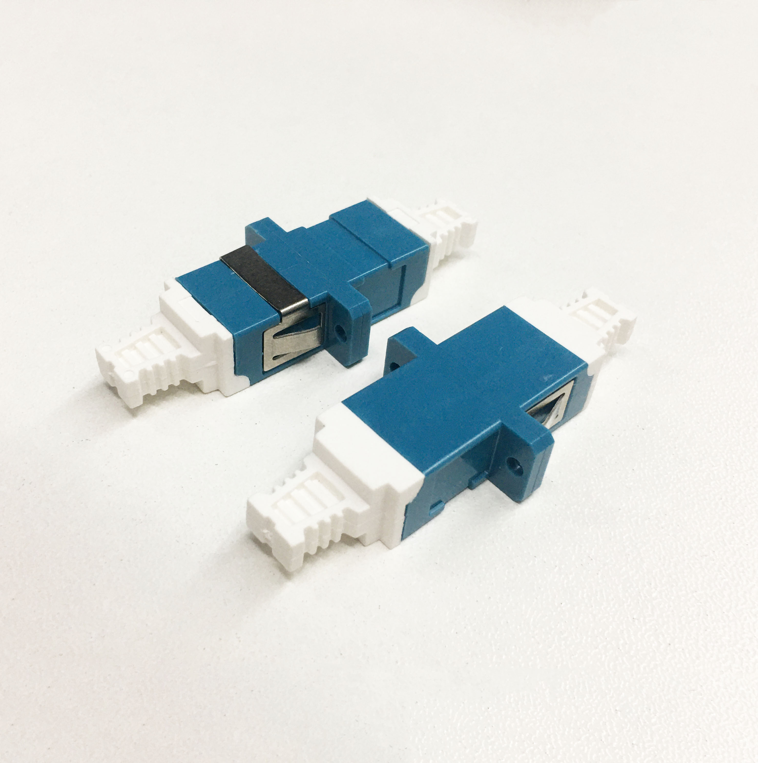 Wholesale Duplex High Dusty Cap Single Mode SM DX LC to LC Fiber Optic Adaptor Factories, Products