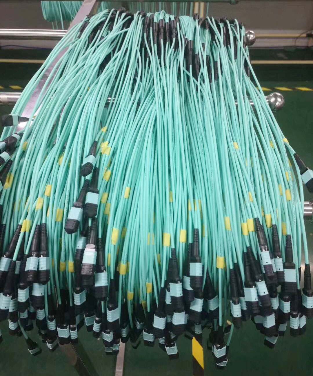 OEM MTP-24 MPO-24 OM3-300 3.0mm LSZH Type B Fiber Optic Patch Cord Suppliers, Products