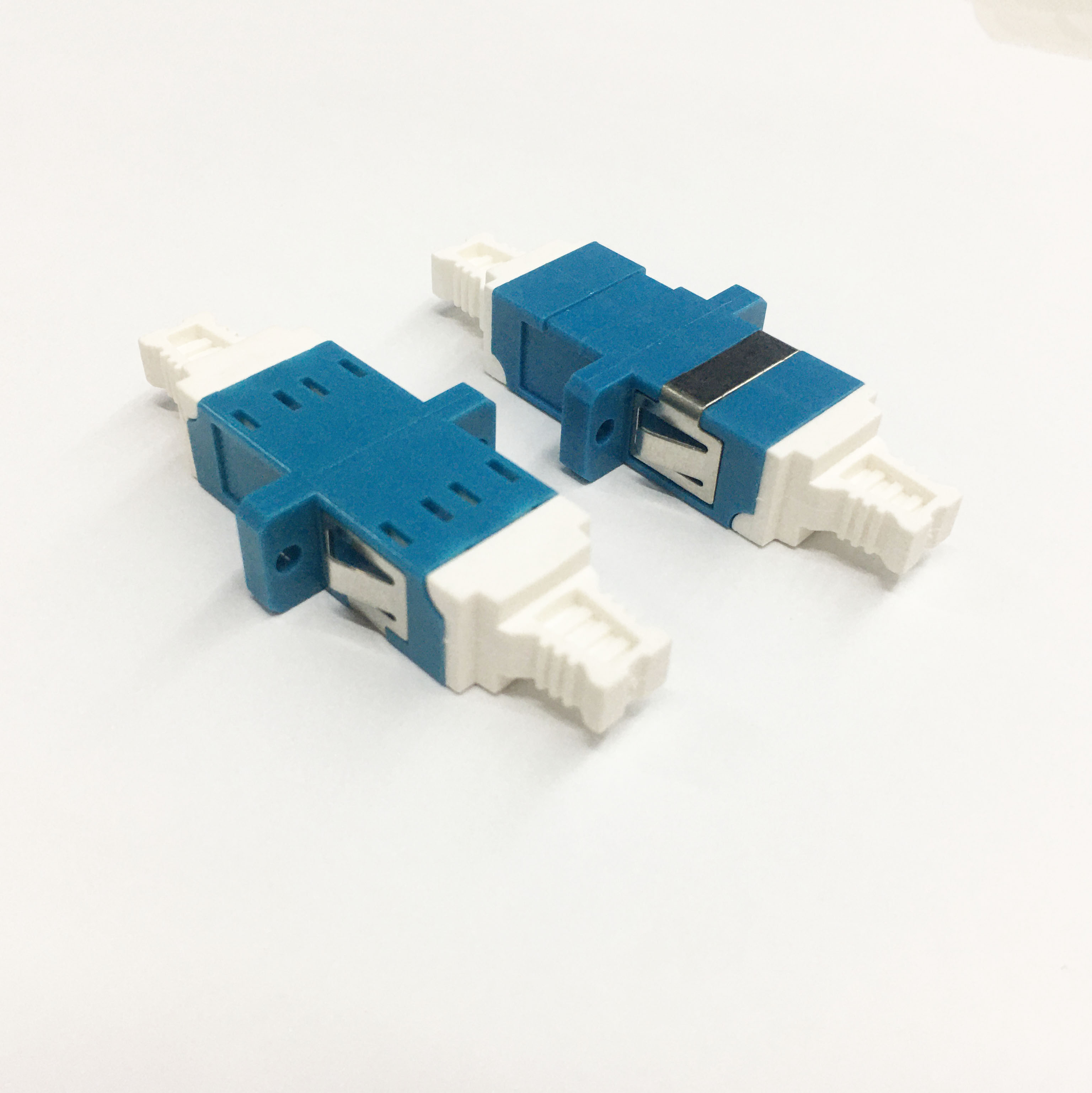 High-Quality Blue Color High Cap LC/UPC to LC/UPC Single Mode Duplex Fiber Optic Adapter Manufacturer, Products