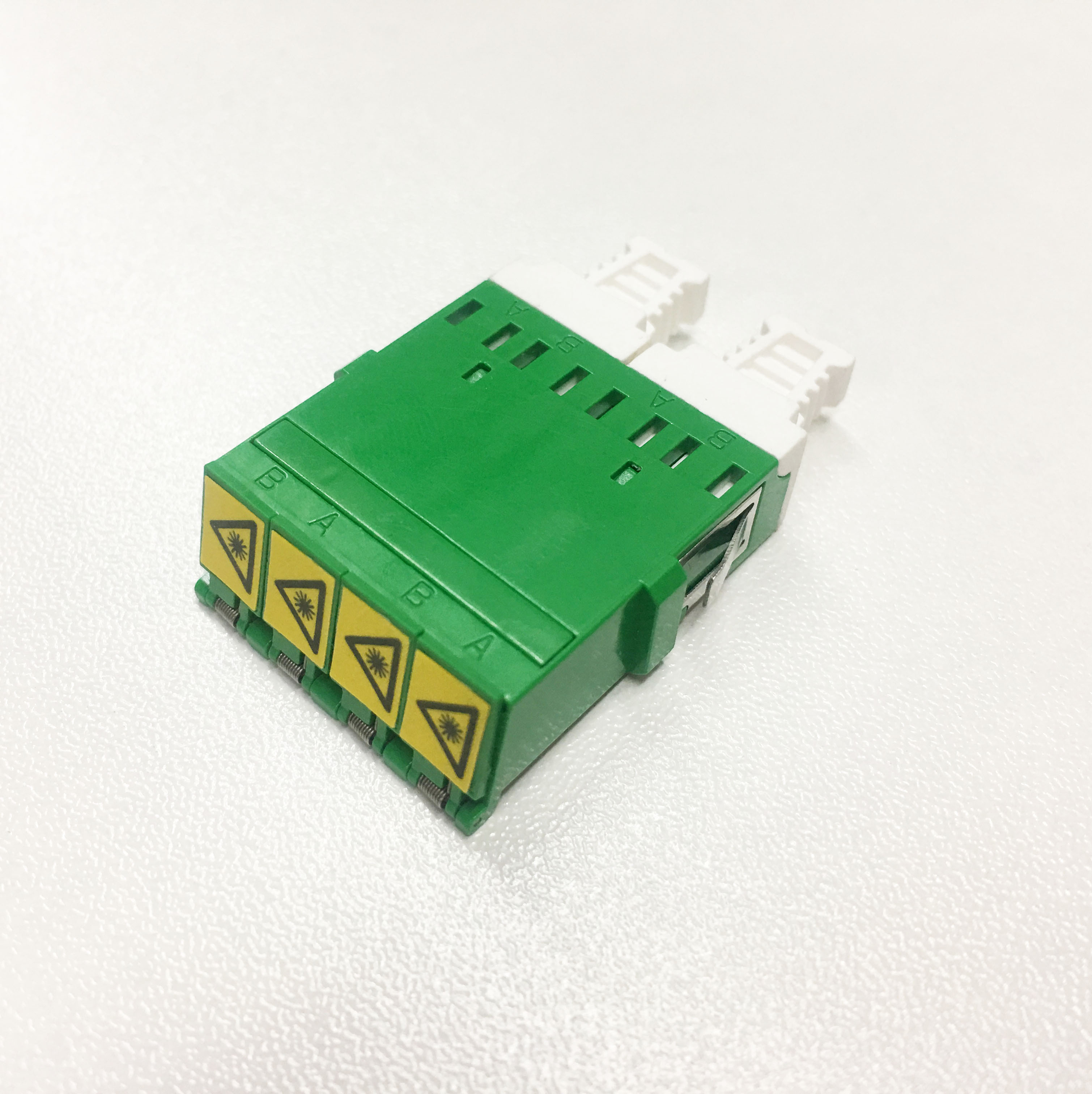 Cheap No-flange Auto Shutter Cap Green LC to LC APC Quad Fiber Optical Adapter Supplier, Factory
