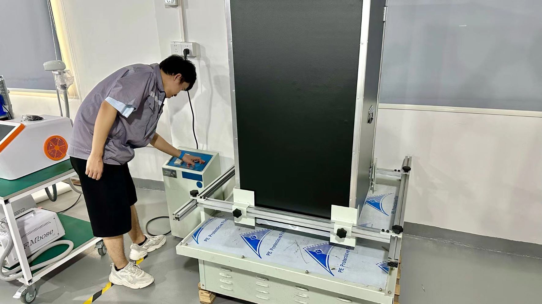 Shock and vibration test for packaging durability of aesthetic equipment