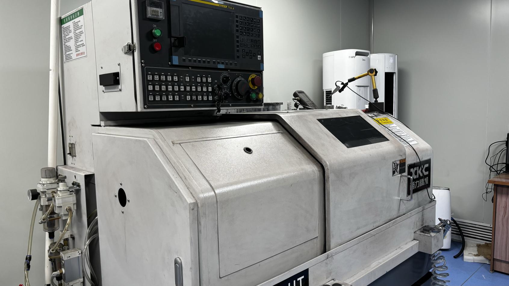 Roughing machine for initial optical lens shaping at FiddlLink facility