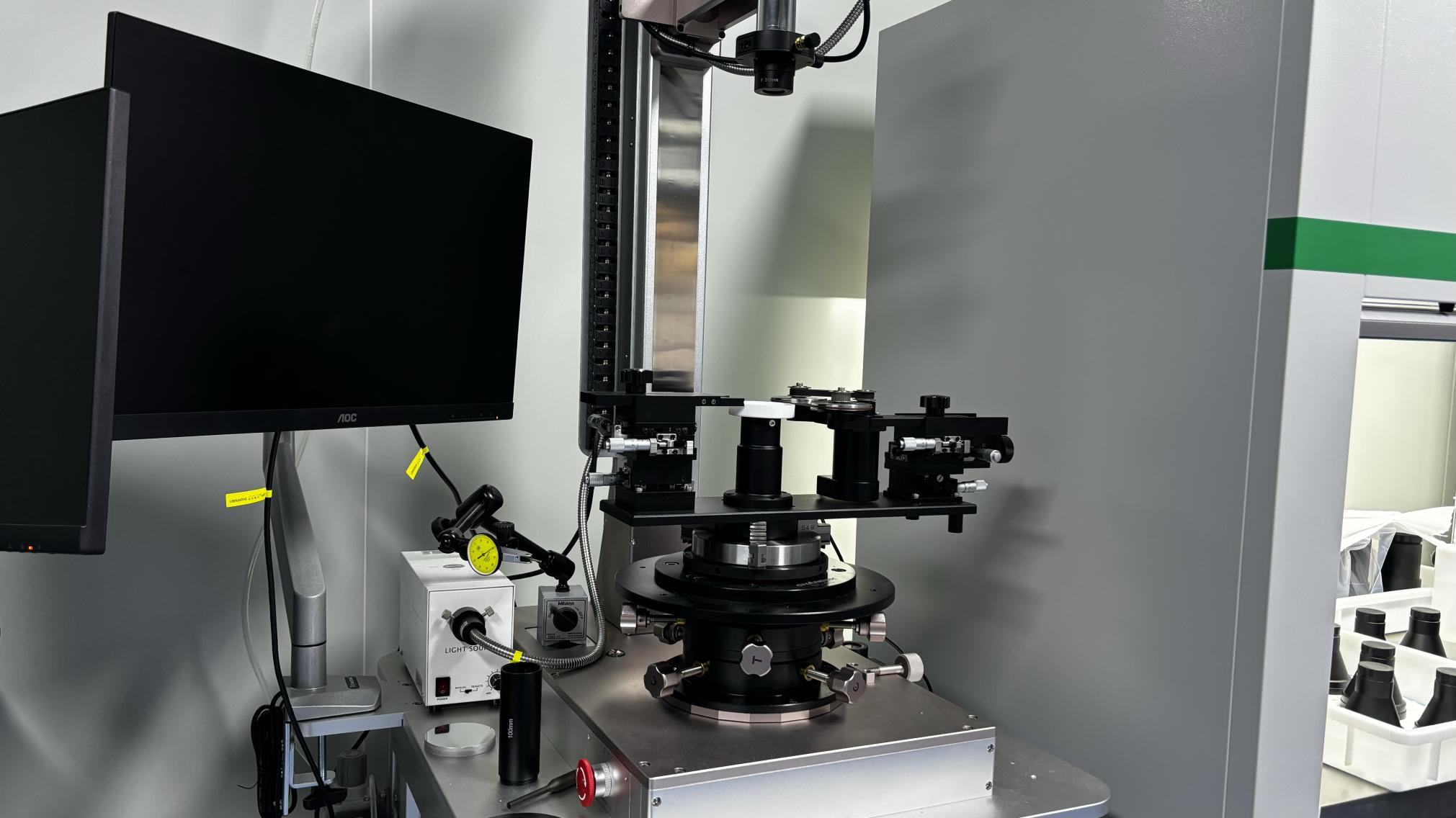 Center deviation instrument for optical axis alignment and centration measurement