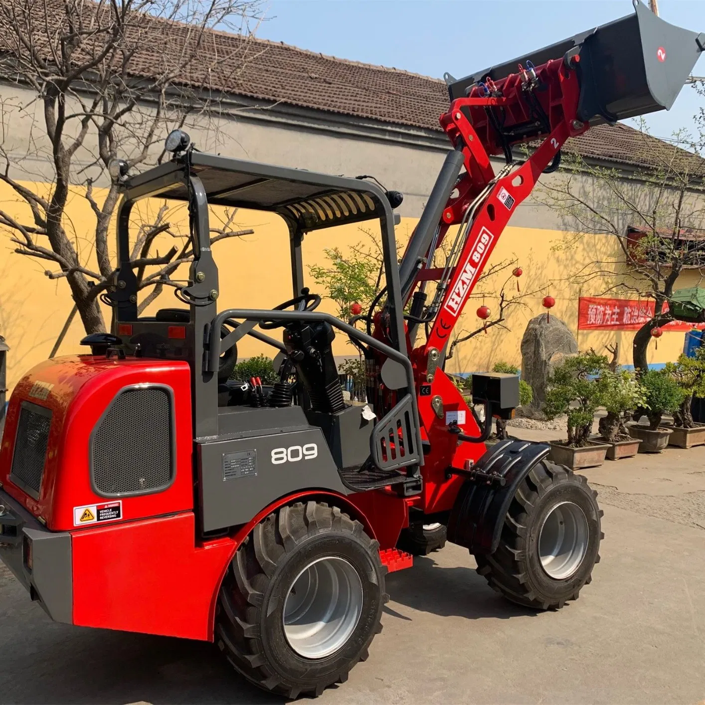 Hzm809 Small Loader 900 Kg Wheel Side Bridge Loader for 4 in 1 Bucket Forklift Construction