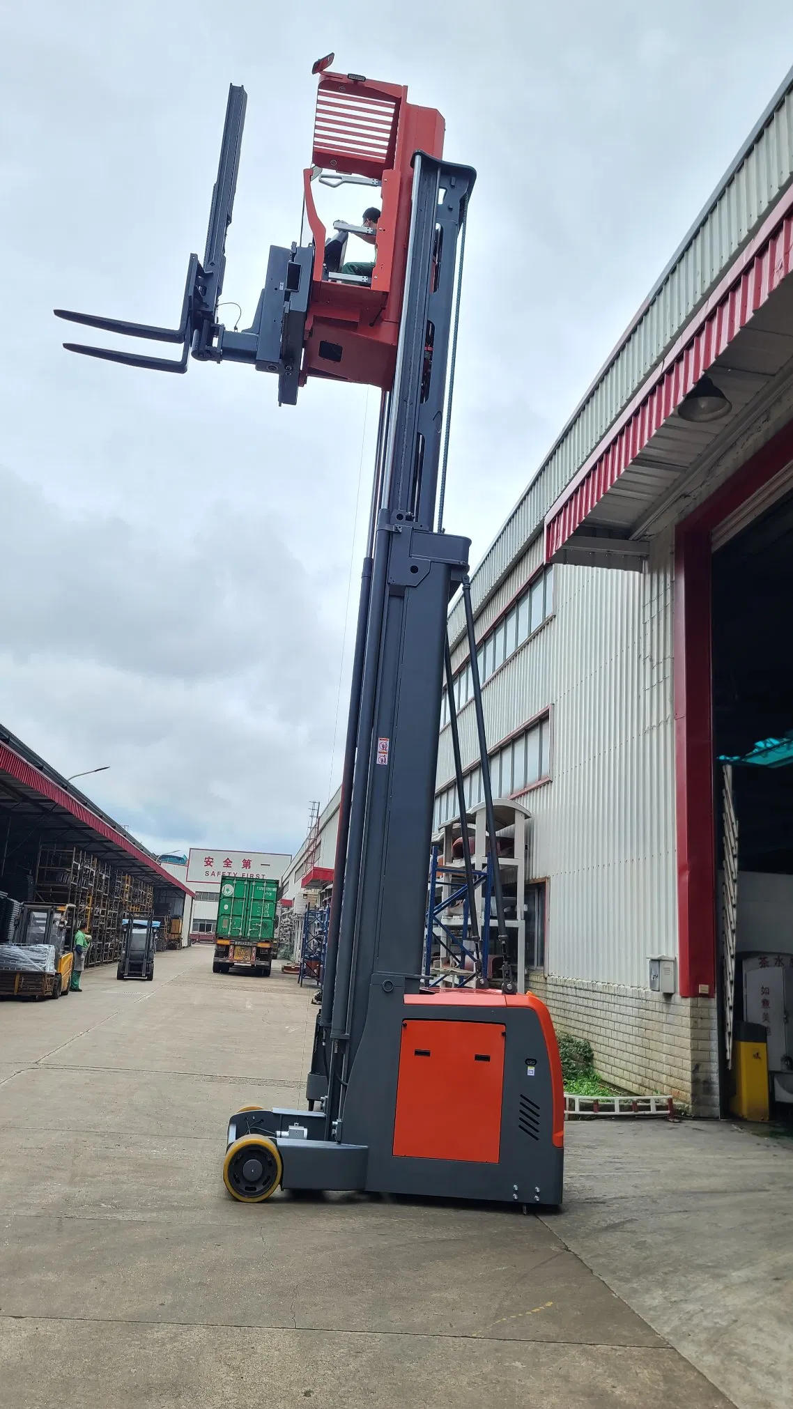1500kg Vna Man up Electric Stacker Very Narrow Aisle 3 Way Truck