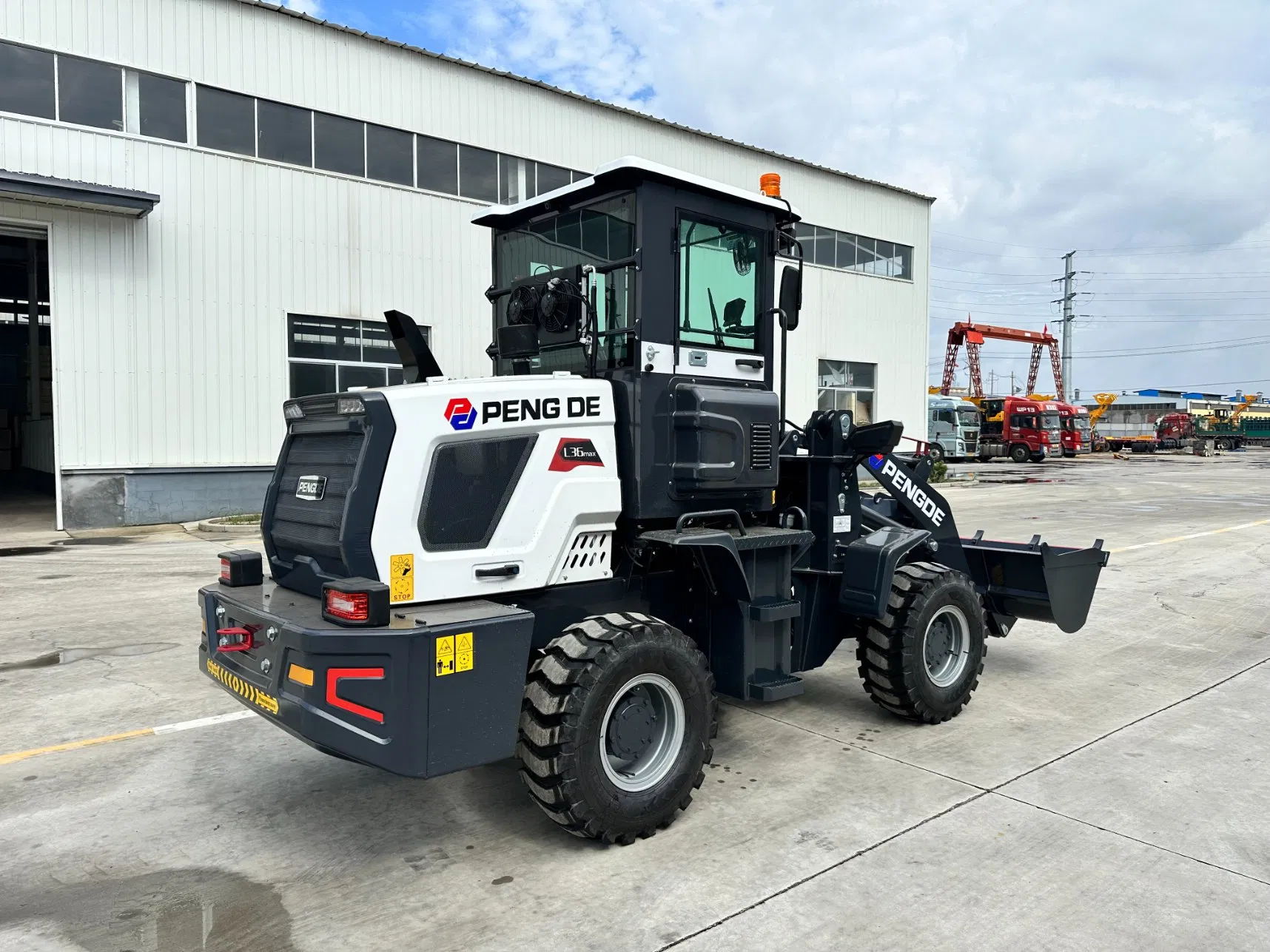 Heavy-Duty 42 Kw Hua Shen Small Wheeled Loader with Side Bridge Design White Color Made in China