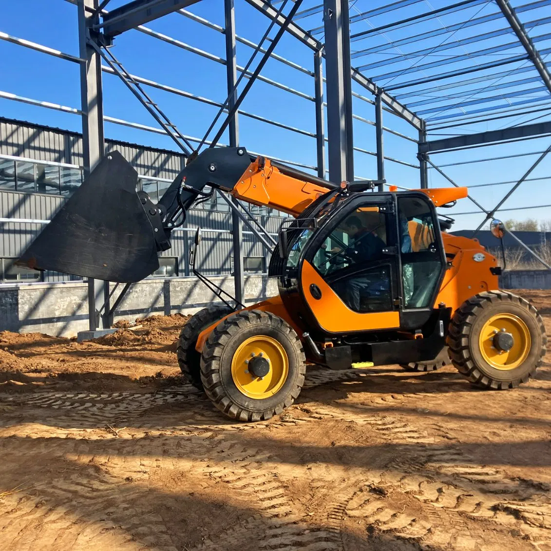 Factory Direct Sale: 4ton Telehandler Tl735 with 7m Lifting Height Telescopic Forklift
