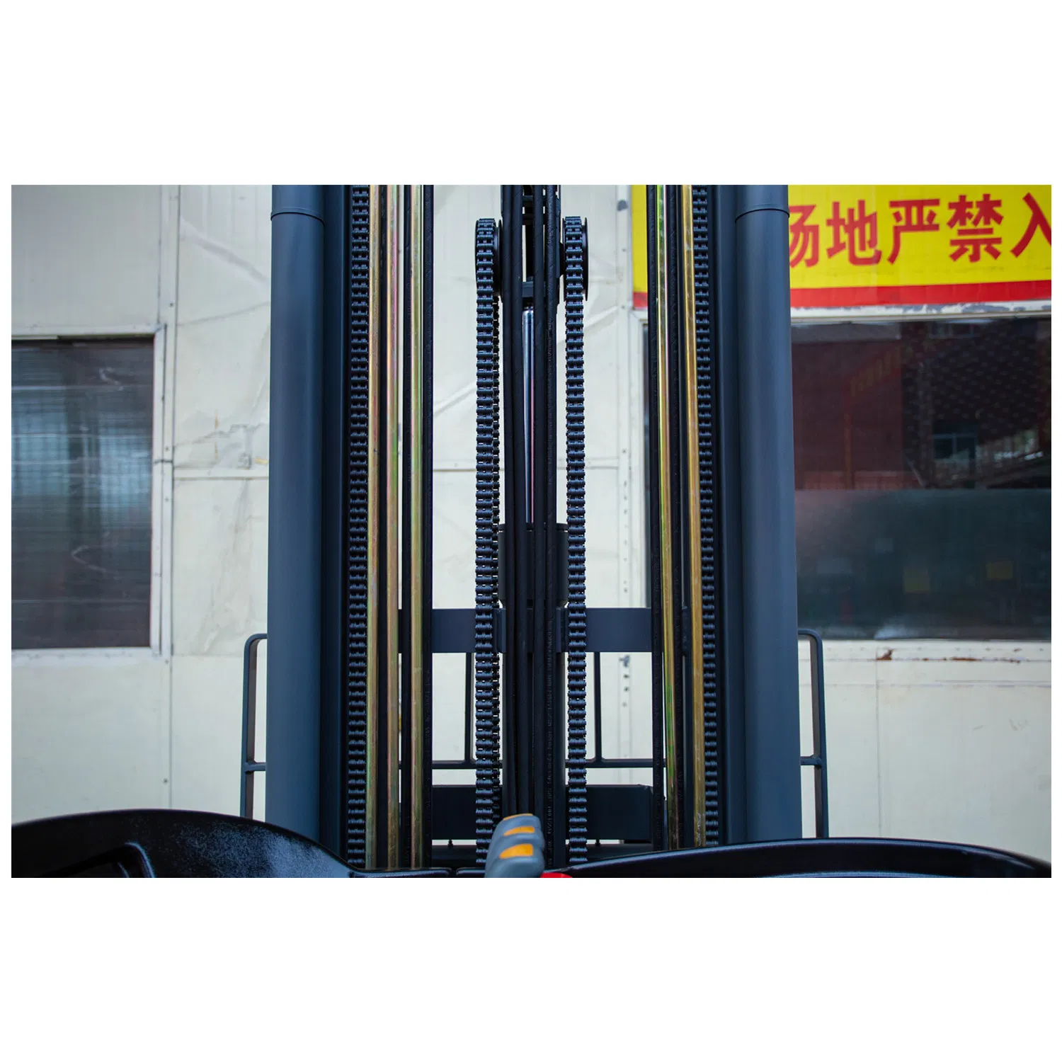 AC Motor 2t/2000kg/4000lb/4400lb 3 Wheel High/Very Narrow Aisle Reach Truck Forklift for Material Handling/Warehouse/Loading/Electric/Counterbalance/Side Loader