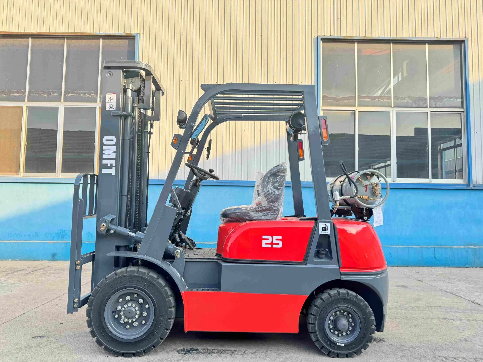2.5 Ton 2.5 T 2500kg Cushion Tire Gasoline LPG 3m 4.5m Full Free Mast Dual Fuel Forklift Trucks Toyota CE 1.5-3.5ton Fork Lift Hyster/Yale/Linde/Nissan/Tcm