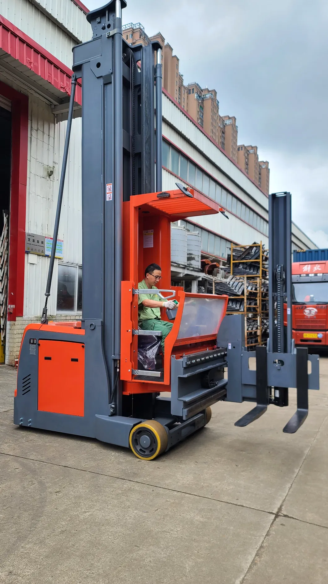 VNA Forklift Detail 1