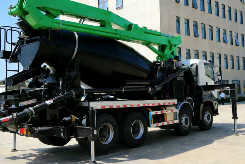 30m Reach Height Concrete Mixer Pump Truck 8 Cbm Mixer Capacity Mobile Concrete Mixer Truck Concrete Boom Pump Truck