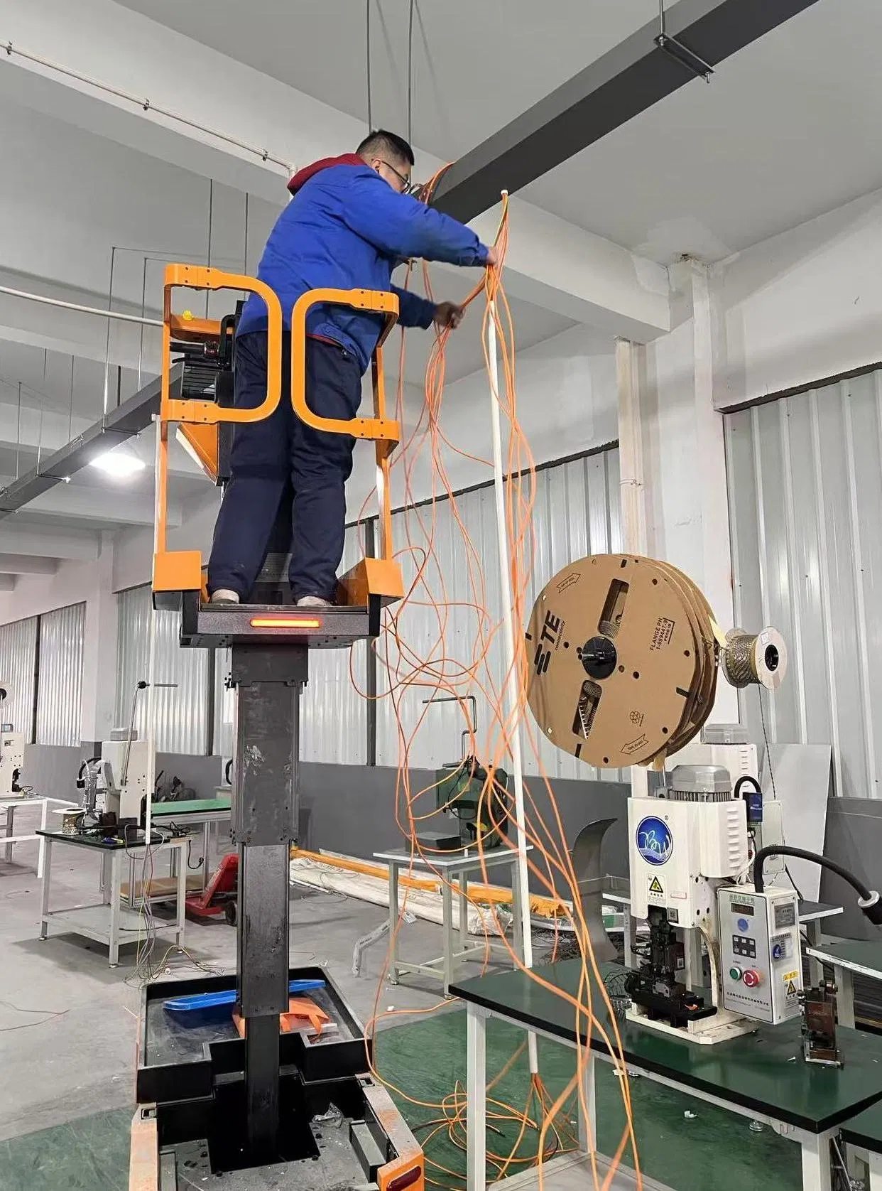 Best Selling High-Speed Flexible Electric Order Picker for Warehouse Market Mobile Table