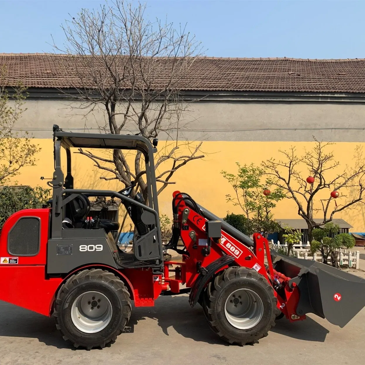 Hzm809 Small Loader 900 Kg Wheel Side Bridge Loader for 4 in 1 Bucket Forklift Construction
