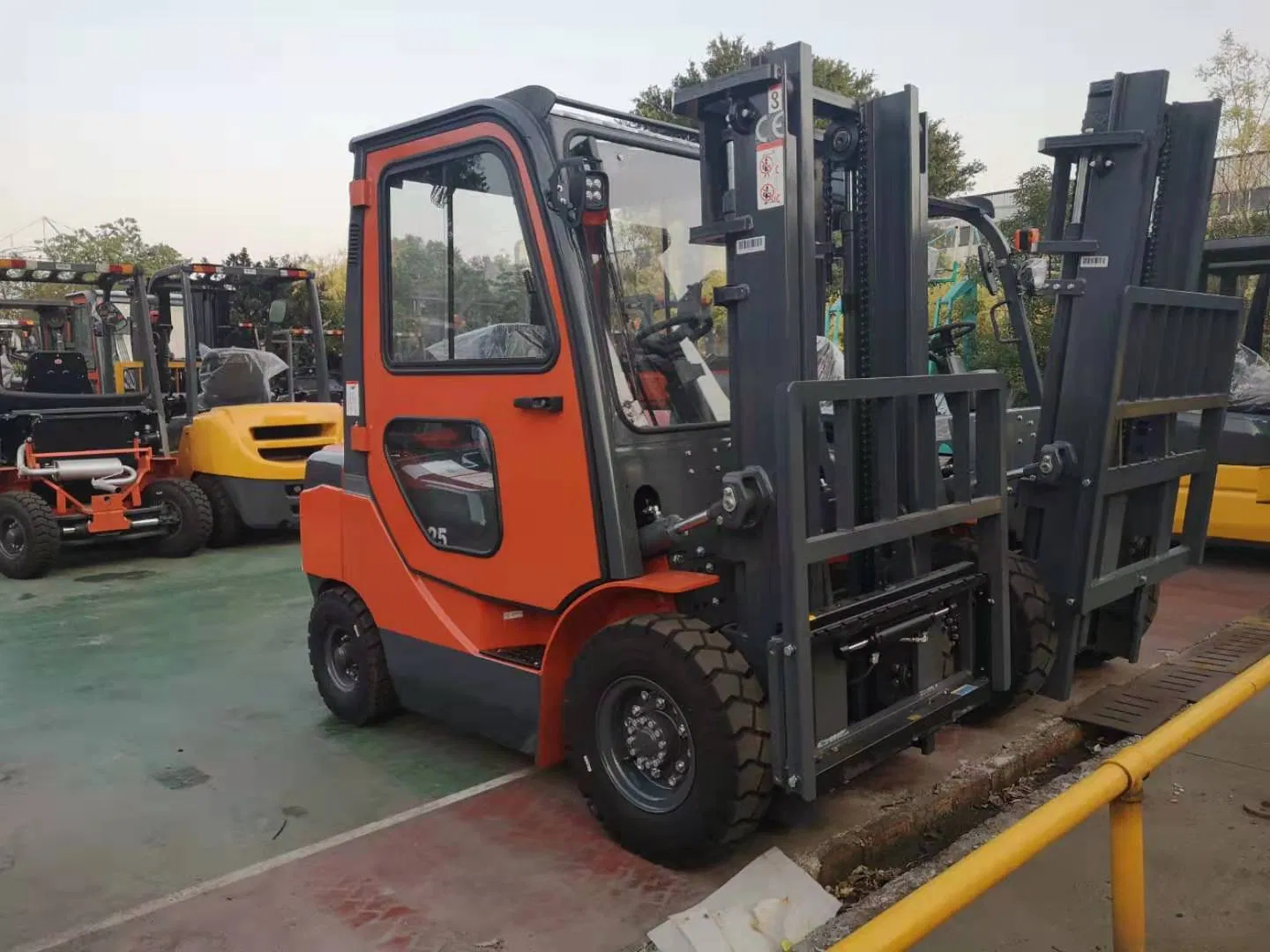 Vift 3.0ton/3000kgs Diesel/Gas/LPG Forklift 3m/4.5m/5m/6m Lifting Height, with Japanese /Nissan/Mitsubishi Engine, with Side Shift, Cabin, Triplex Mast