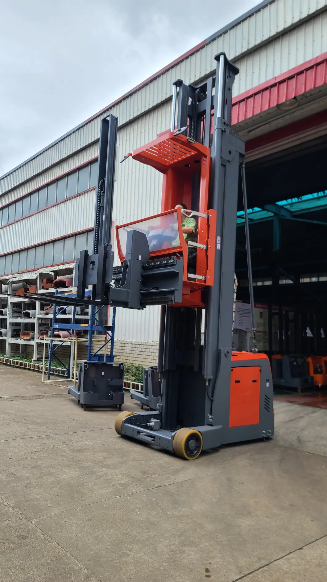 VNA Forklift Detail 2