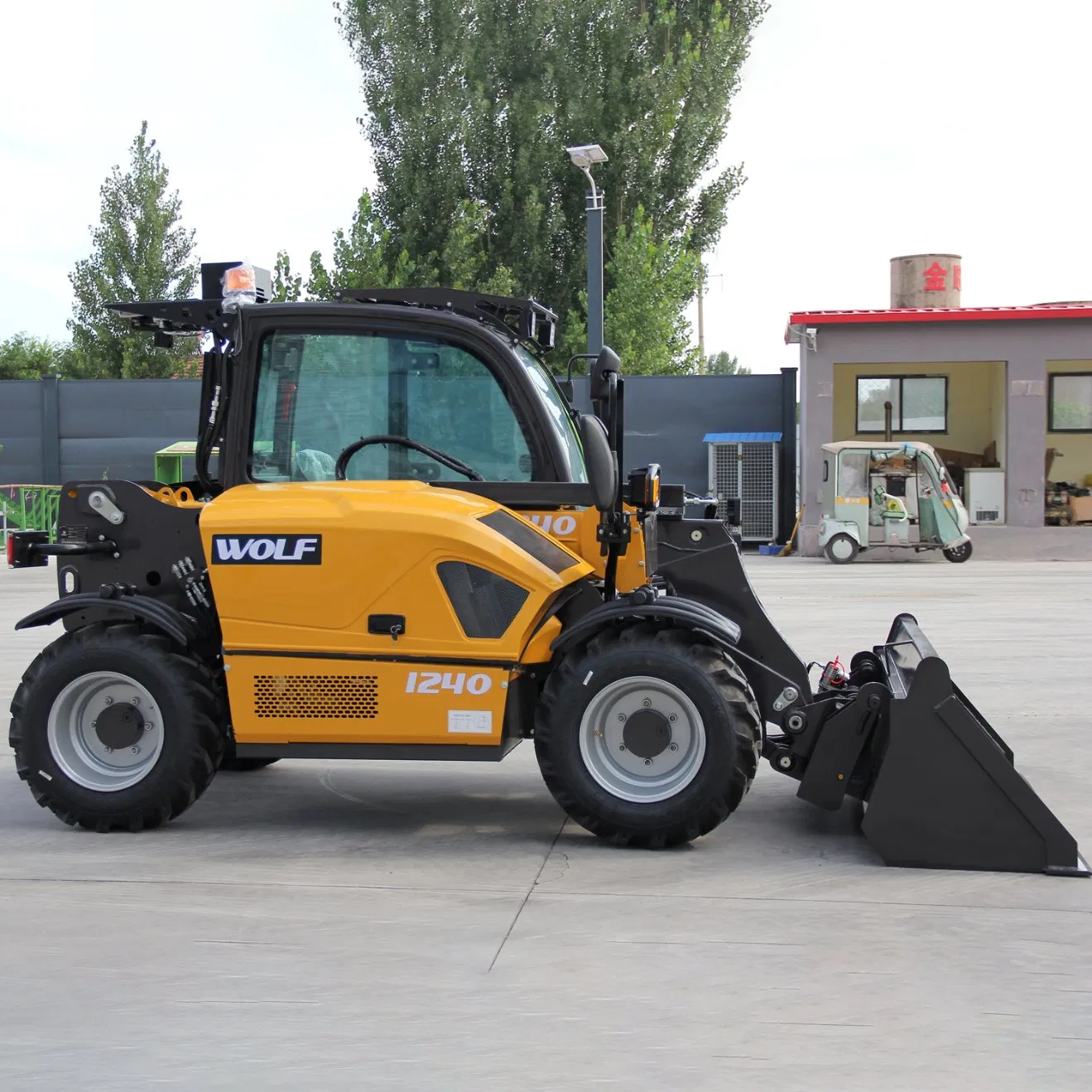 Wolf Agricultural Construction Multiattachment Max. Payload 1200kg Max. Lift Height 4300m 4WD Mini Small Compact Wheel Telescopic Telehandler for Sale