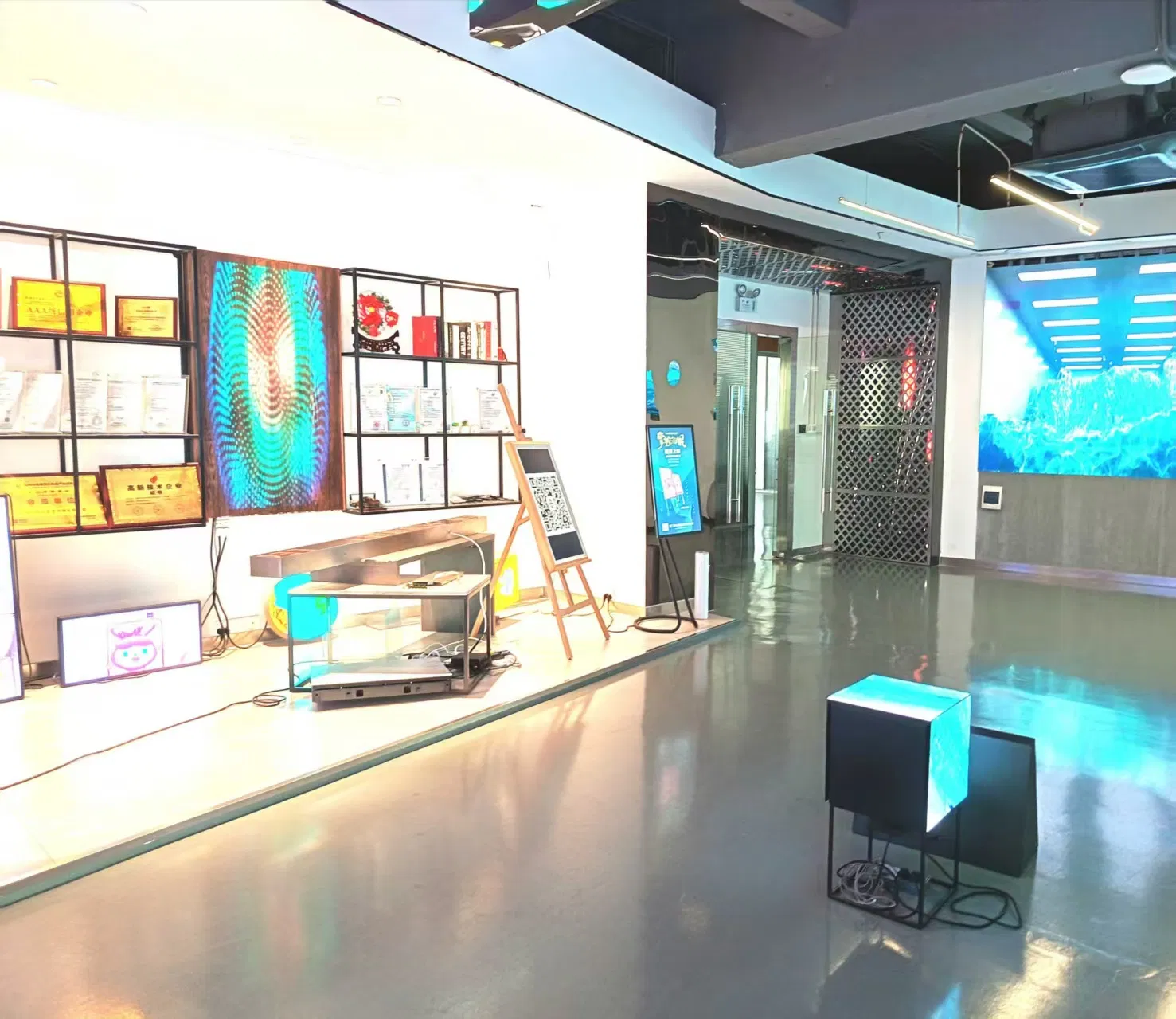 Transparent HD Glass Window Video Wall Screen Curtain Advertising LED Display