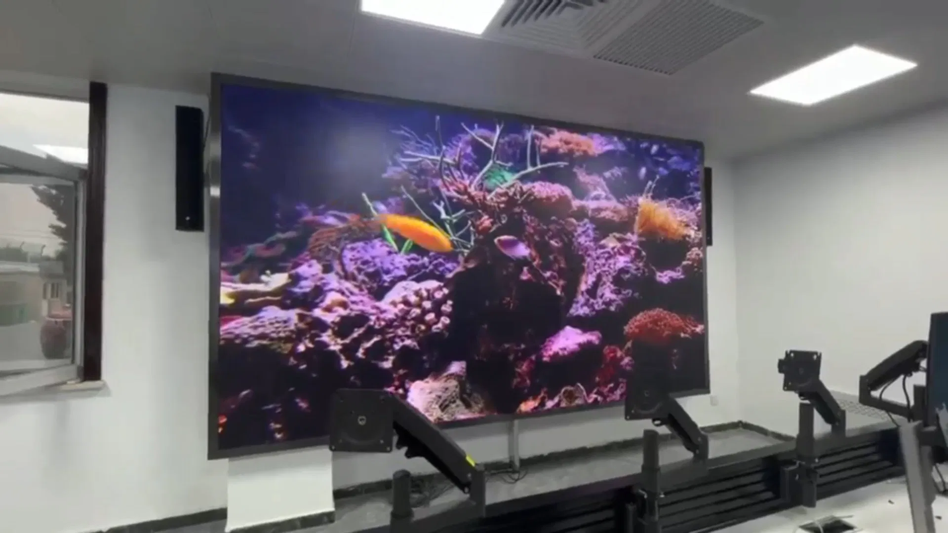 Chinese P0.9 COB LED Video Wall Advertising 3D Billboard Display for Monitoring Room