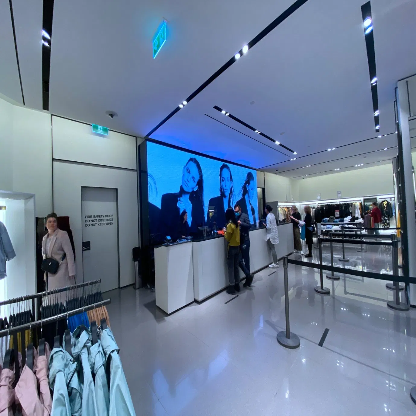 2K 4K 8K SMD HD P1.87 Advertising Full Color Ultrathin Fixed 55 Inch Indoor LED Video Wall Panel Screen Display for Control Room