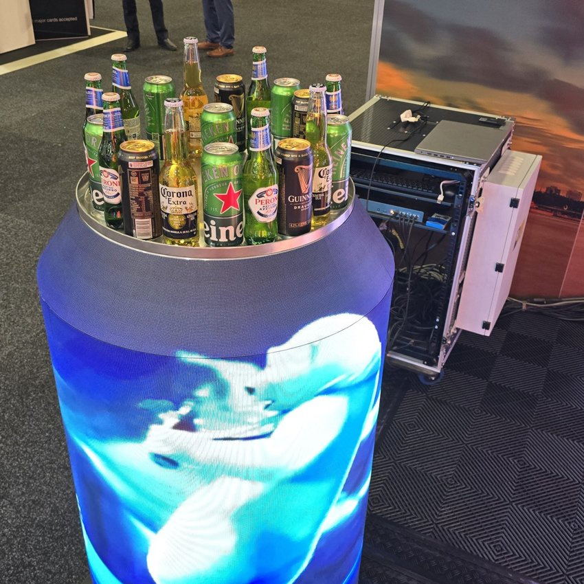 OEM Fridge Can Magnetic Flexible P1.86 P1.87 P2 Seamless Splicing Curved Panel Wall Video LED Screen Display