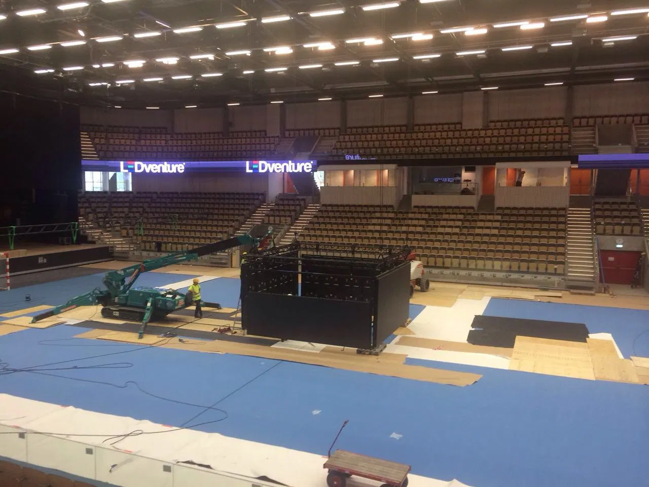 P6 Indoor Sports Electronic Scoreboard Stadium Curtain Advertising Perimeter LED Video 3D Cubes Giant Screen Text Display