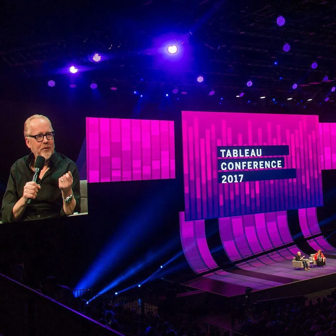 SMD P3.91 Curved Custom Large Shaped Video Wall Flexible LED Advertising Display