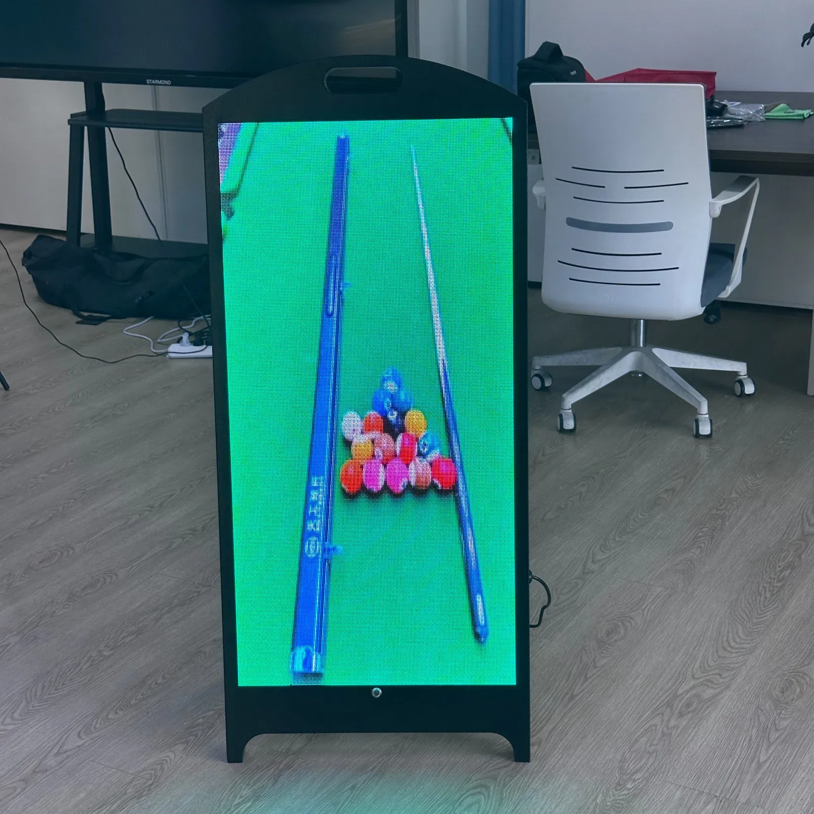 2025 Latest Indoor Outdoor Digital Signage LED Waterproof Display Advertising Screen