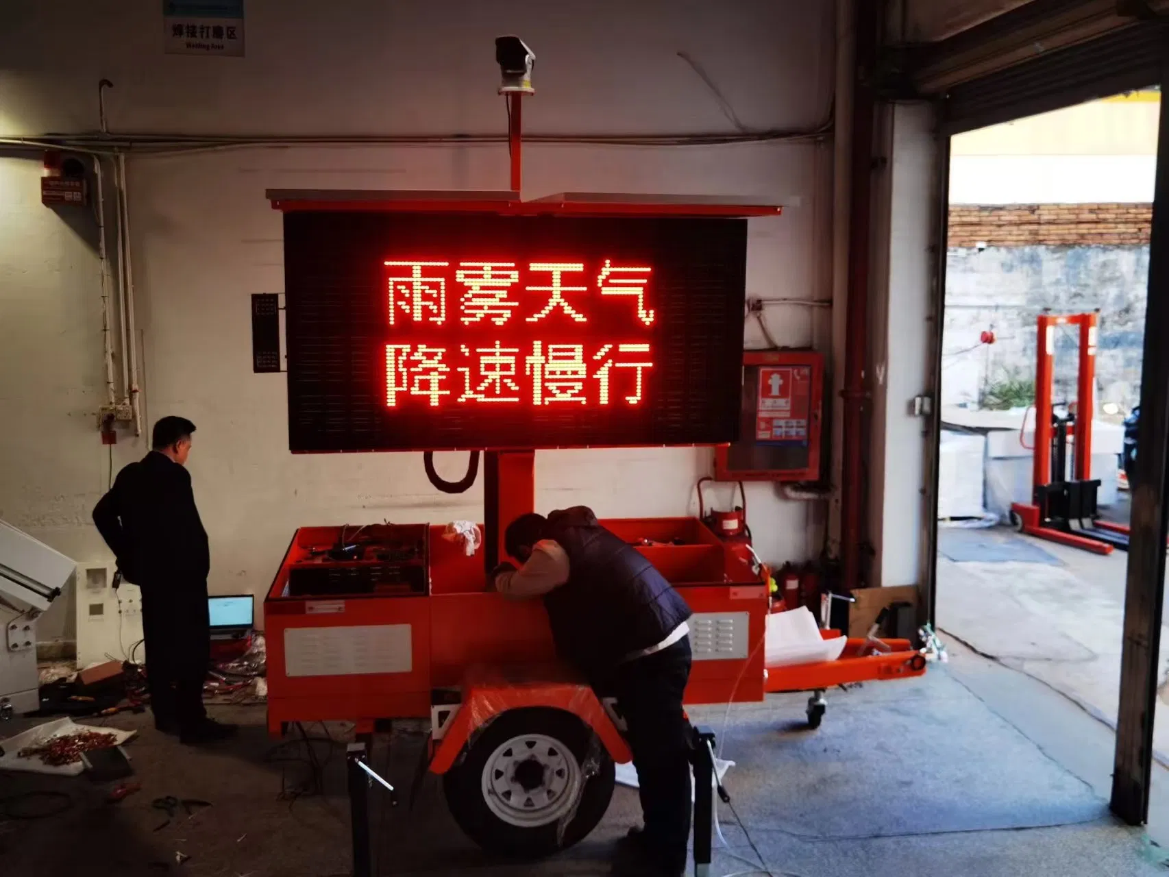 Full Color Outdoor Advertising Rental Curved Digital Mobile Flexible SMD Poster Window TV LED Display Screen with P1.8 P2.5 P3 P4 P5 P6 P10 Price