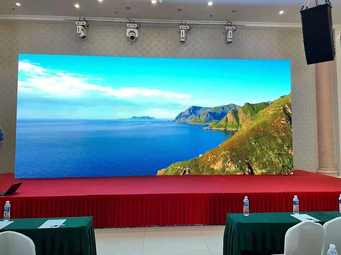 Small LED Display Pixel 16: 9 P1.2 P1.5 P1.8 Small Pitch LED Display Pantalla COB Gob 4K 8K Mini Pixel Pitch LED