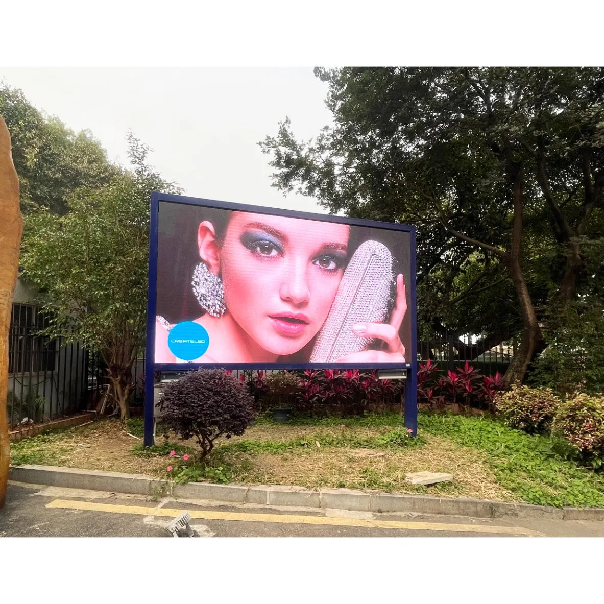Outdoor Waterproof LED Panel Display Screen High Brightness P4 LED Video Wall